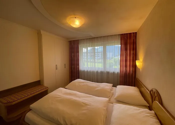 Haus Zangerl アパート *